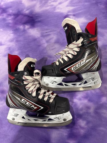 Junior CCM JetSpeed FT460 Hockey Skates Regular Width Size 2 (Used)