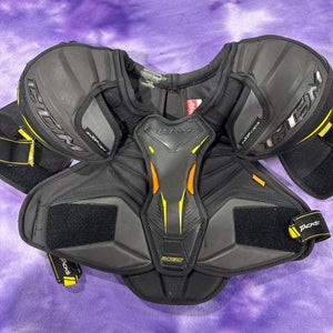 Large Junior CCM Tacks 9080 Shoulder Pads (Used)