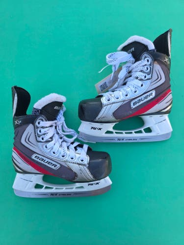 Youth Bauer Vapor X1.0 Hockey Skates Regular Width 11 (Used)
