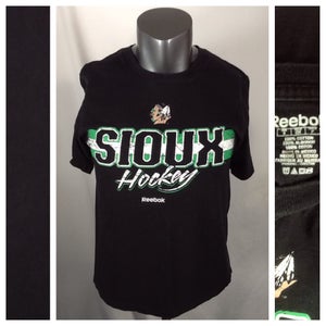 North Dakota Fighting Sioux Hockey T Shirt (Small) UND Reebok Black Tee