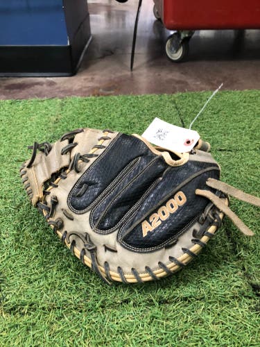 Wilson A2000 RH Catcher's Baseball Glove 33" (Used)