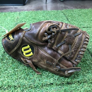 Wilson A800 RH Pitcher's Baseball Glove 11" (Used)
