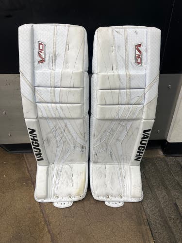 Intermediate 30"+2 Vaughn V10 Goalie Leg Pads (Used)