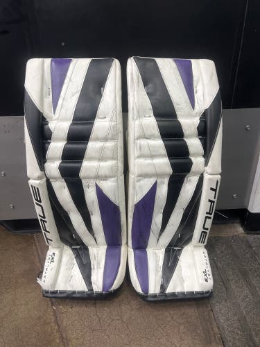 Intermediate 30"+2 True Catalyst 7X3 Goalie Leg Pads (Used)