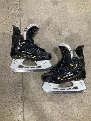 Junior Bauer Supreme M5 Pro Hockey Skates | Size 2.5EE