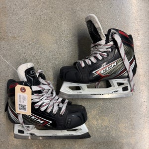 Junior CCM JetSpeed FT460 Hockey Goalie Skates Regular Width Size 2 (Used)