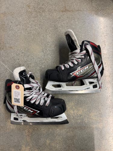 Junior CCM JetSpeed FT460 Hockey Goalie Skates Regular Width Size 2 (Used)