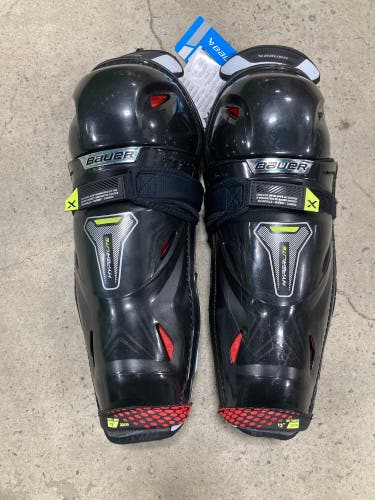 13" Intermediate Bauer Vapor Hyperlite Shin Pads