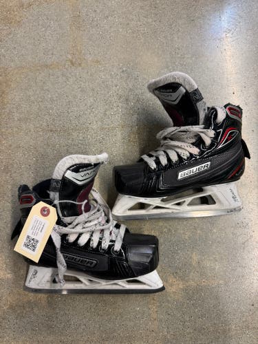Junior Bauer Vapor X700 Hockey Goalie Skates Regular Width Size 2 (Used)