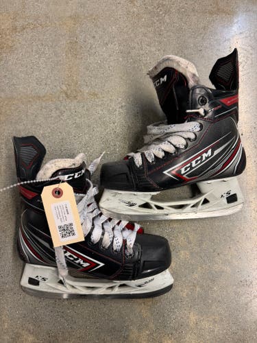 Junior CCM JetSpeed FT470 Hockey Skates Regular Width Size 2.5 (Used)