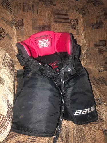Junior Medium Bauer Vapor X800 Lite Hockey Pants (Used)