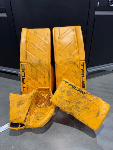 Yellow 33" +2 Senior True Hzrdus 7X4 Goalie Full Set Regular (Used)
