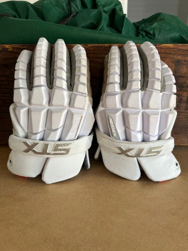 STX Surgeon RZR Lacrosse Gloves Medium (Used)