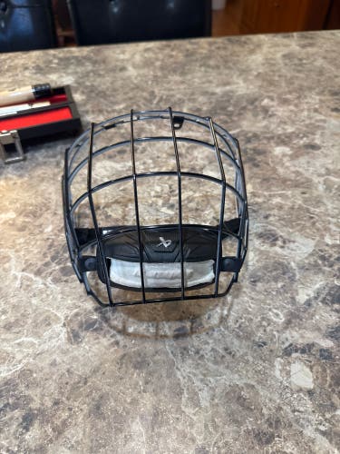 Medium Bauer Full Cage (Used)