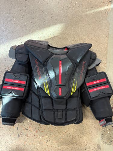 Senior Medium Bauer Vapor Hyperlite 2 Goalie Chest Protector (Used)