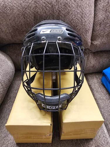 Large Bauer 5500 Helmet (Used)