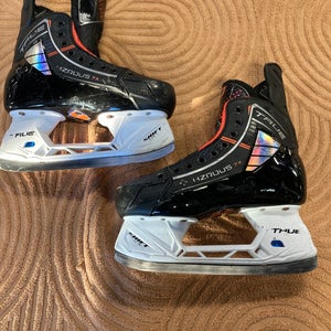 Intermediate True HZRDUS 7X Hockey Skates Regular Width Size 4.5 (Used)