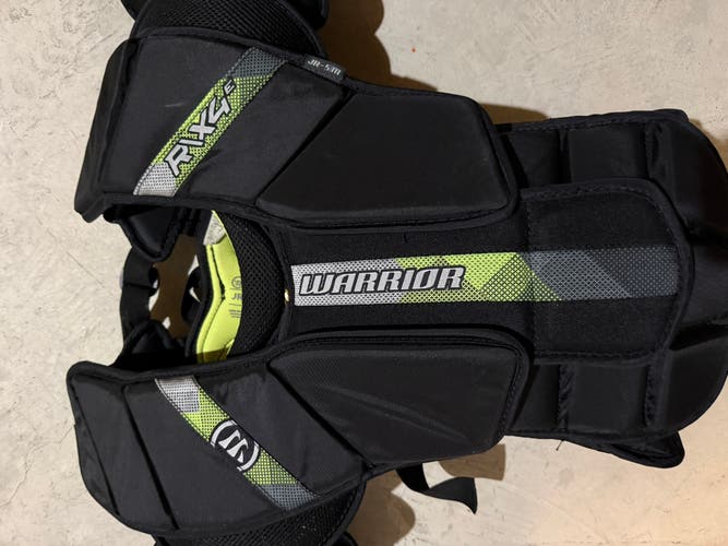 Small / Medium 2023 Warrior RITUAL X4 E Goalie Chest Protector (Used)
