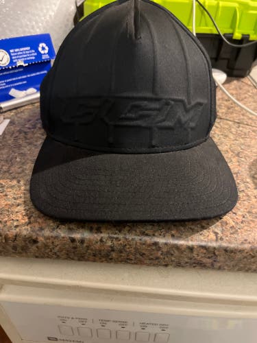 CCM FITMAX 70 HOCKEY LIFESTYLE APPAREL LANDESKOG BLACK STRETCH FIT HAT. ( new wo tags)