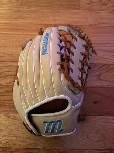 Marucci RHT Acadia series 13” FP softball glove.