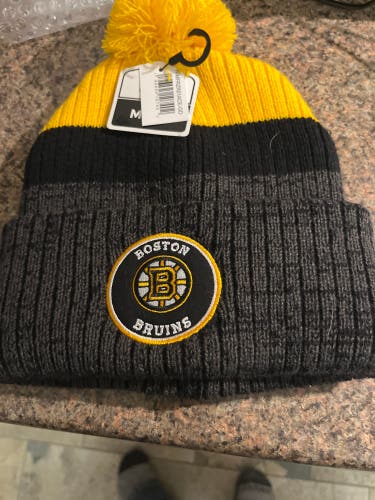 Adult Unisex Fan Favorite Bruins Pom winter Hat from 12/22 Collections (New With Tags)