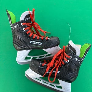 Junior Bauer XLS Hockey Skates Regular Width Size 1 (Used)