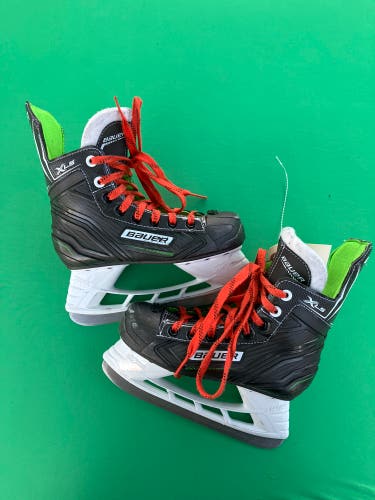 Junior Bauer XLS Hockey Skates Regular Width Size 1 (Used)