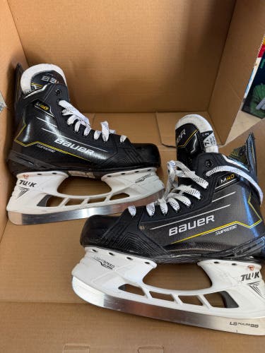 2024 Bauer Supreme M40 Hockey Skates Regular Width 7.5 (Used)