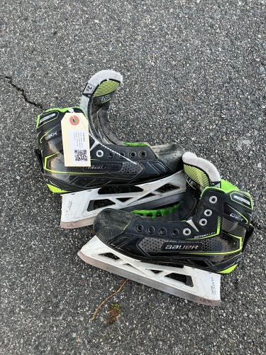 Junior Bauer GSX Hockey Goalie Skates Regular Width Size 3.5 (Used)