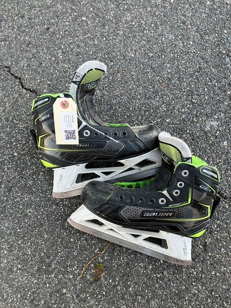 Junior Bauer GSX Hockey Goalie Skates Regular Width Size 3.5 (Used)