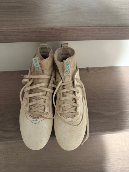 White Men's Size M 11.0 (W 12.0) Mid Top Molded Cleats (Used)