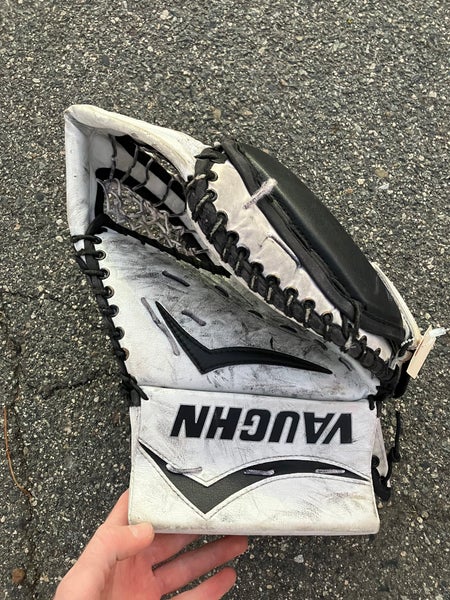 Intermediate Vaughn Velocity V6 1000i Pro Regular Goalie Glove