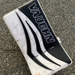 Intermediate Vaughn Velocity V7 XR Regular Goalie Blocker