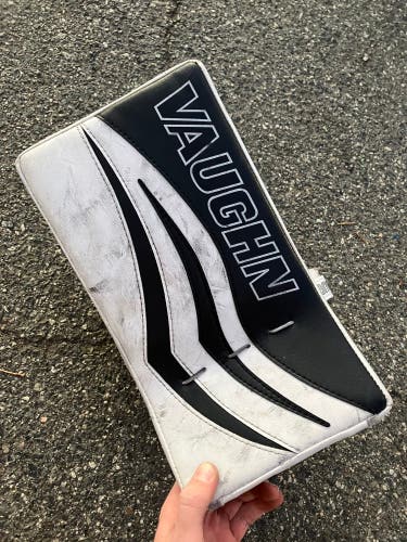 Intermediate Vaughn Velocity V7 XR Regular Goalie Blocker