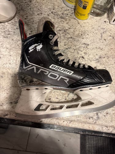 2021 Bauer Vapor X3.7 Hockey Skates Regular Width 6 (Used)
