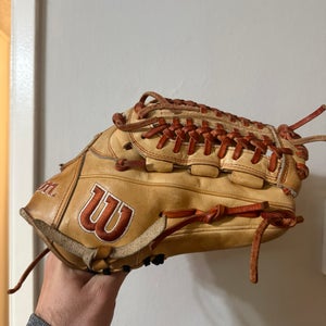 Wilson a2000 baseball glove 11.75 inch D33
