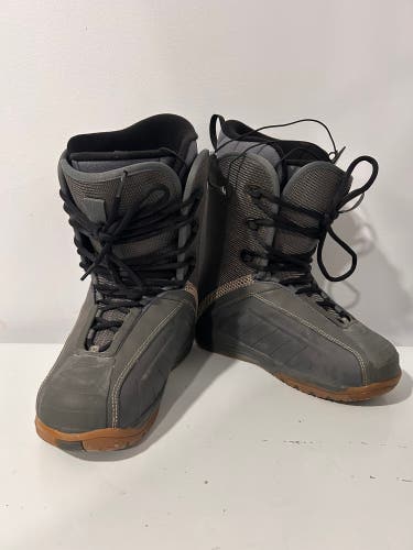 Snowboard Boots: Size M 9.0 (W 10.0) Ride Snowboard Boots (Used)