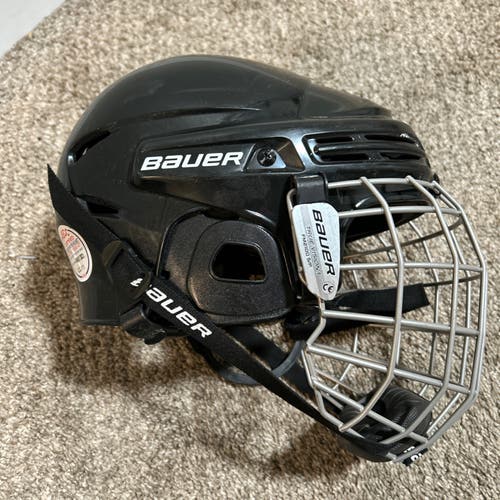 Bauer BHH2100S Black Ice Hockey Helmet w/ Cage Size Small (6 1/2-7 1/8)