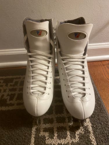 Riedell Figure Skates Adult 6.5 (Used)