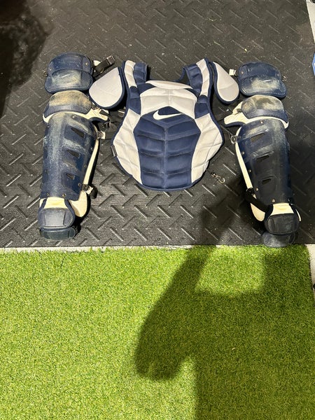 Nike vapor Catcher's Chest Protector (Used)