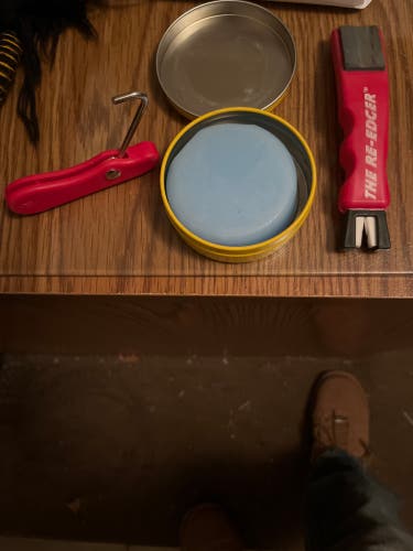 Howies Hockey Wax(used a few times) Used Re-Edger, and Lace Tightener. SHIPS TODAY!