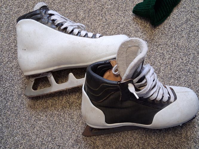 CCM Tacks Size 8 Hockey Goalie Skates 8 (Used)