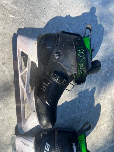 2022 Bauer Konekt Hockey Goalie Skates 8.5 (Used)