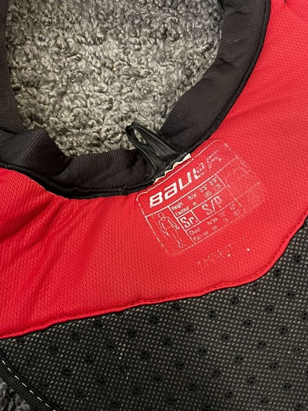 Men's Small Senior Bauer Vapor X900 Lite Shoulder Pads (Used)