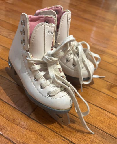 Riedell Figure Skates Junior 10 (Used)