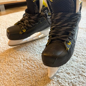 2020 Bauer Supreme S35 Hockey Skates Regular Width Size 3.5 (Used)