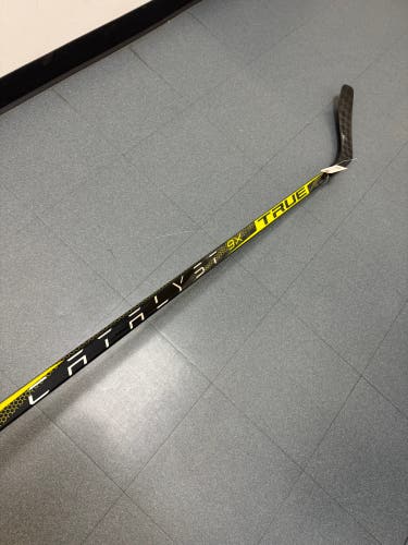 Senior True Catalyst 9X Hockey Stick Left Hand P92 85 Flex Pro Stock (Used)