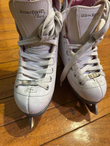 Riedell Figure Skates Junior 11 (Used)