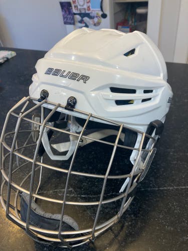 Large Bauer Re-Akt 95 Helmet (Used)