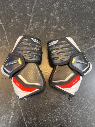 Intermediate Medium Bauer Vapor Hyperlite Elbow Pads (Used)